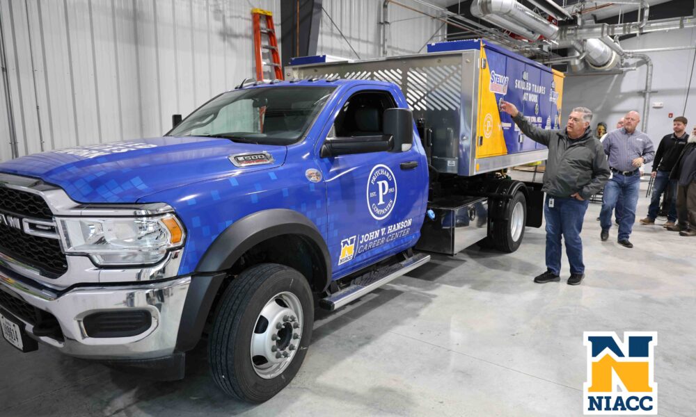 【タイムセール】  TRUCK STANDARD RAW 新品　未使用 What a truck! Area businesses partner to help prepare future