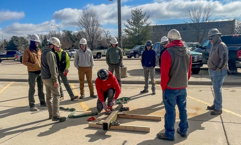 Photo of Henkel employees at a rigging training