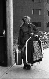 Picture of Student moving into first NIACC dorms