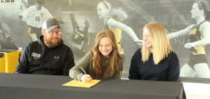 Picture of Haley Jackson signing to wrestle at NIACC